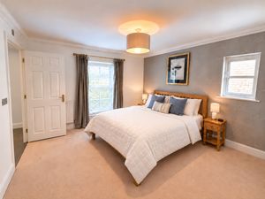 bedrooom- click for photo gallery